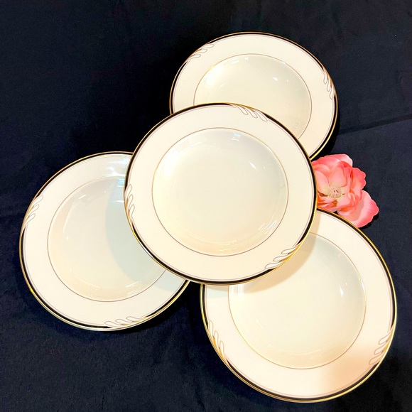 Oscar De La Renta Hospitality Black  /Gold. Soup plates.
Fine China  Ivo… - Picture 1 of 5